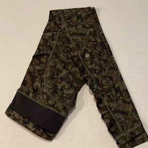 Lululemon size 4 yoga pant